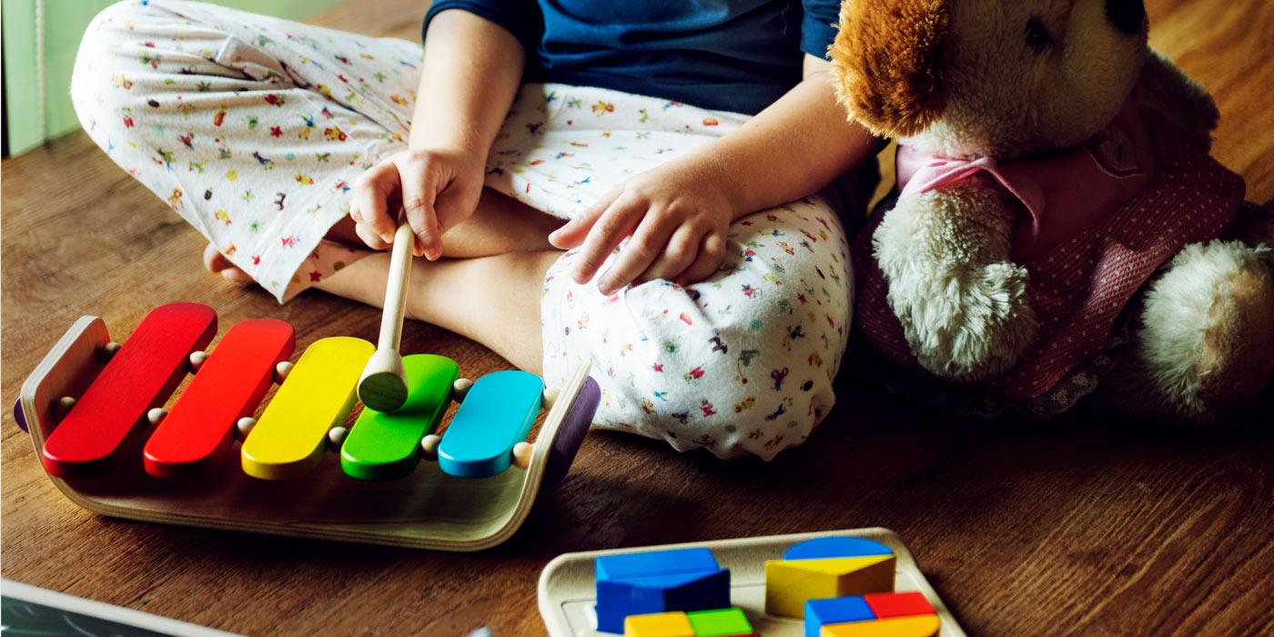 Niños aprendiendo música clásica con xilófono - educación musical infantil método Suzuki